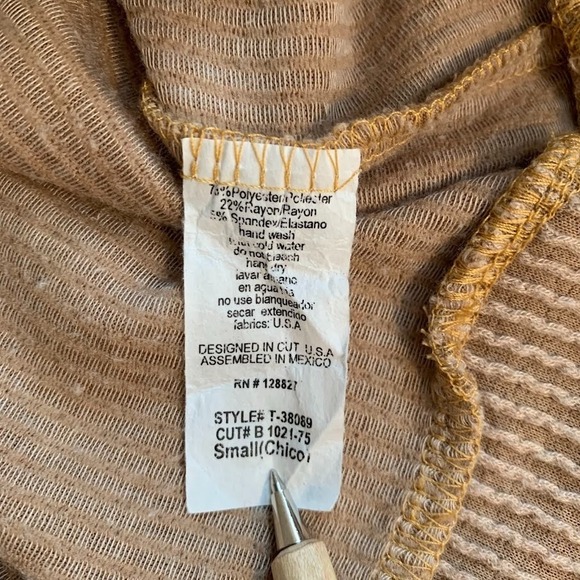 Molly Green Colorblock Long Sleeve Tan/Green Ribbed Shirt Women's Small - Picture 7 of 8